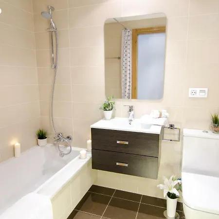 New Downtown Apartment- Great Connections Διαμέρισμα